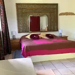 Bora Red Hibiscus Lodge