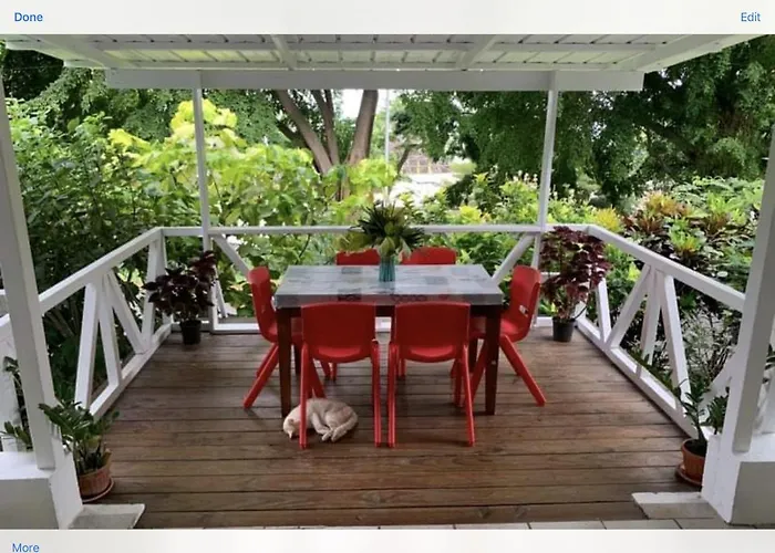 Bora Red Hibiscus Lodge